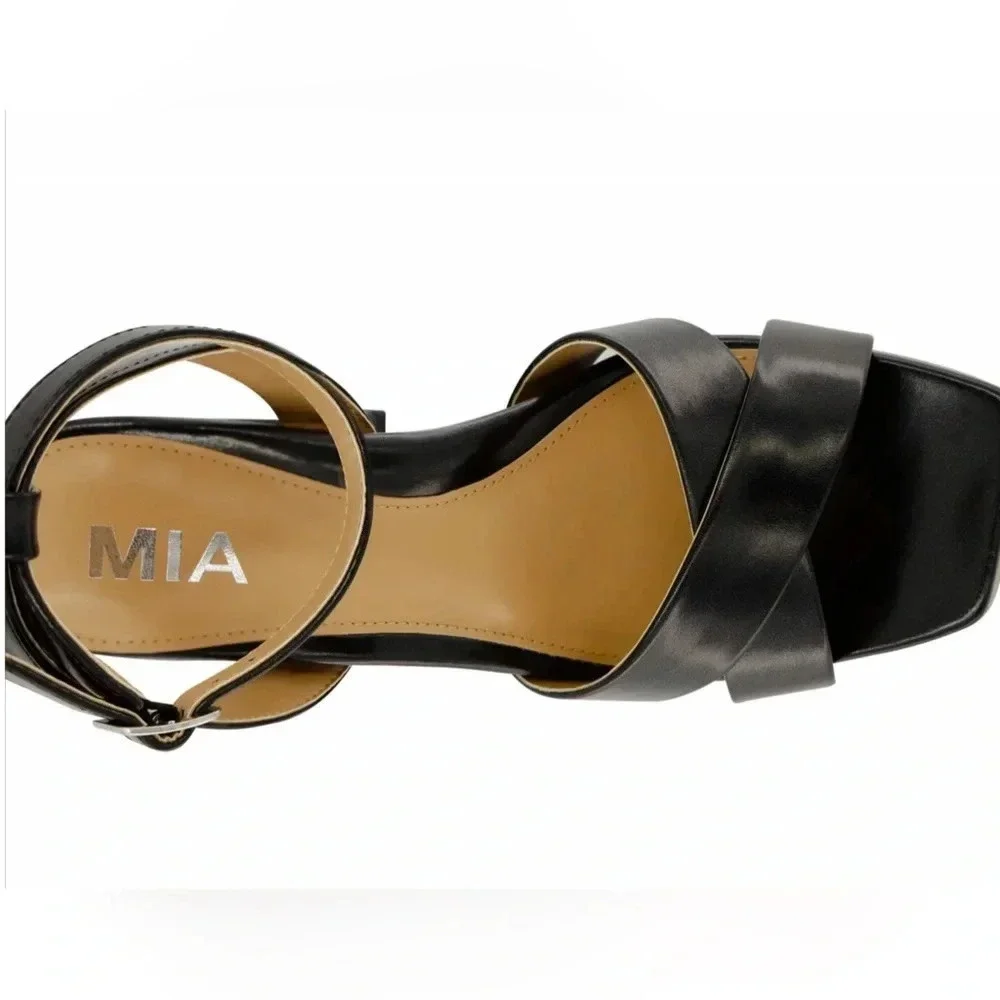 Mia Eloise Block heel sandals black size 8M secure ankle strap contoured footbed